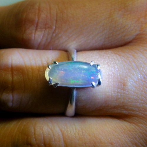 Opal Kalimaya kristal solid play colour.